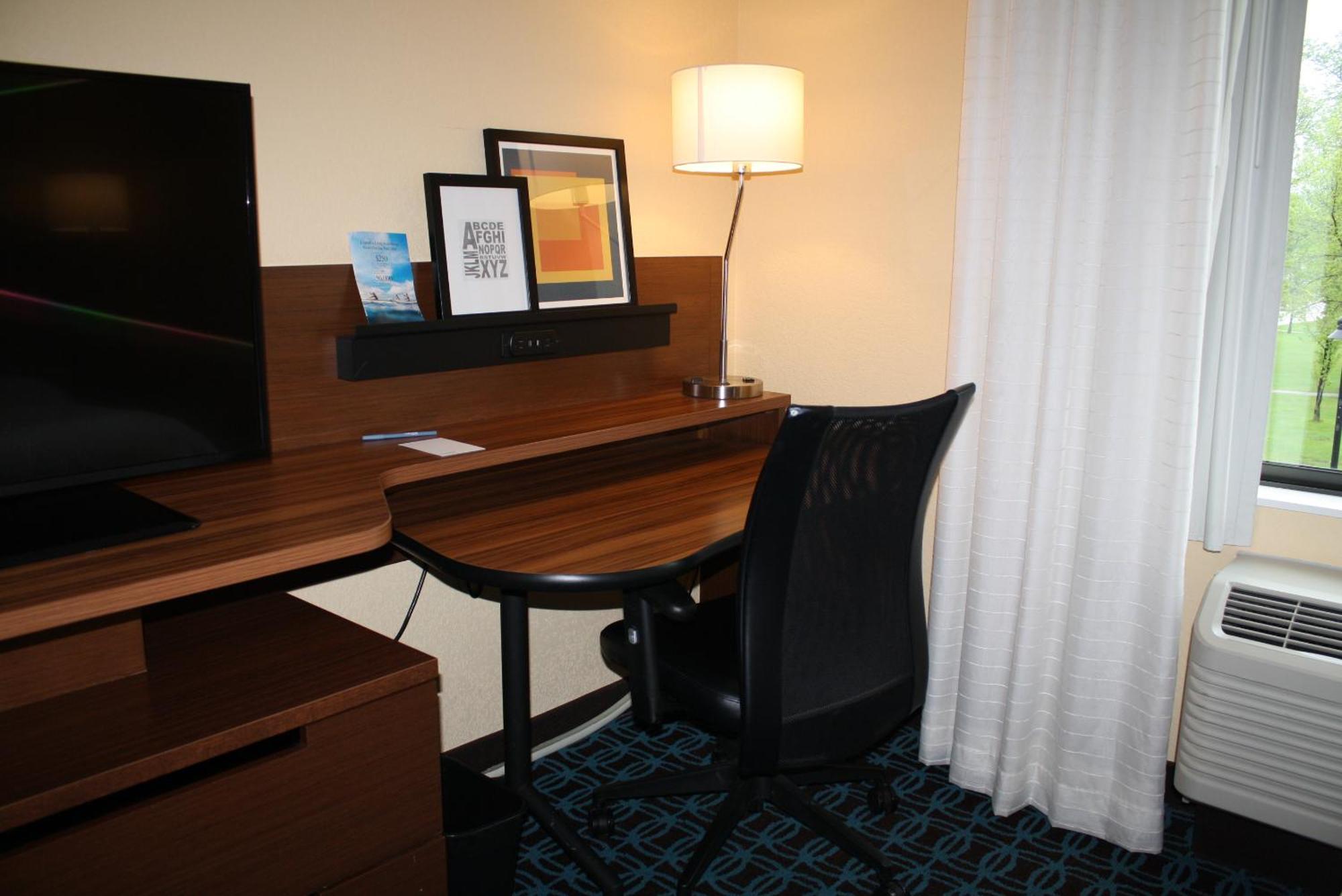 Fairfield Inn & Suites By Marriott Detroit Lakes Rum bild